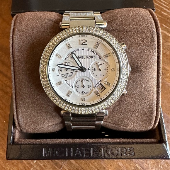Michael Kors Silver-Tone Glitz Parker Watch - Picture 14 of 16